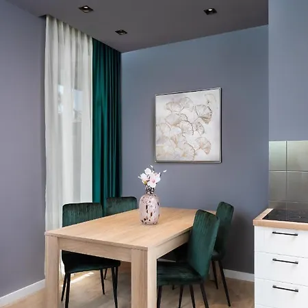 Hill Apartment *
