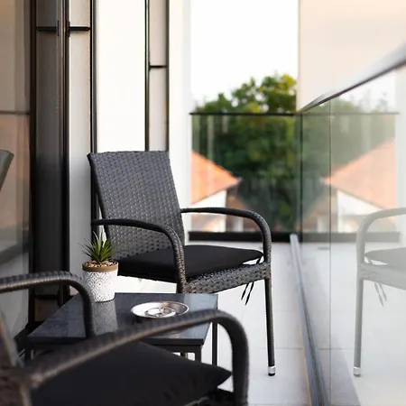 Hill Apartment *
